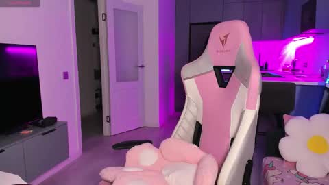 Snapshot of wowlovie666 chatting on 10, 10, 2025 Emi online show from 10, 10, 2025