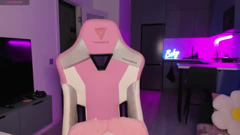 Snapshot of wowlovie666 chatting on 14, 10, 2025 Emi online show from 14, 10, 2025