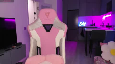 Snapshot of wowlovie666 chatting on 20, 10, 2025 Emi online show from 20, 10, 2025