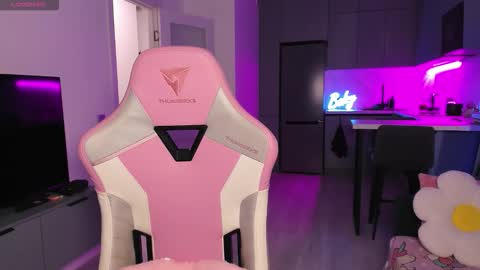 Snapshot of wowlovie666 chatting on 21, 10, 2025 Emi online show from 21, 10, 2025