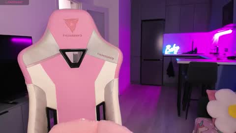 Snapshot of wowlovie666 chatting on 22, 10, 2025 Emi online show from 22, 10, 2025