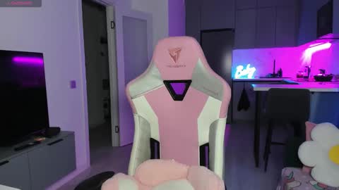 Snapshot of wowlovie666 chatting on 31, 10, 2025 Emi online show from 31, 10, 2025