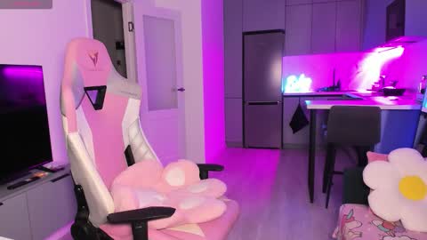 Snapshot of wowlovie666 chatting on 2, 11, 2025 Emi online show from 2, 11, 2025