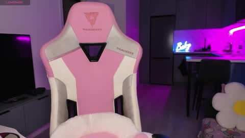 Snapshot of wowlovie666 chatting on 19, 11, 2025 Emi online show from 19, 11, 2025