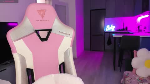 Snapshot of wowlovie666 chatting on 23, 11, 2025 Emi online show from 23, 11, 2025