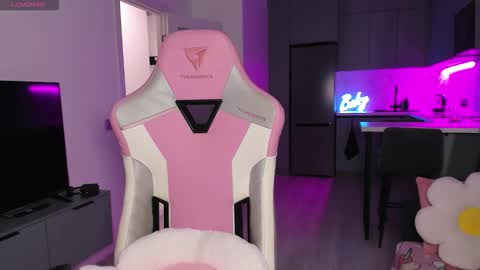 Snapshot of wowlovie666 chatting on 26, 11, 2025 Emi online show from 26, 11, 2025