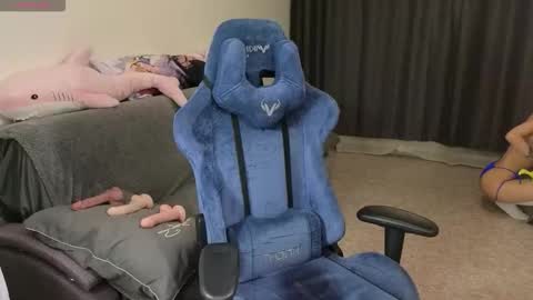 Neo and Abby online show from 20, 12, 2025