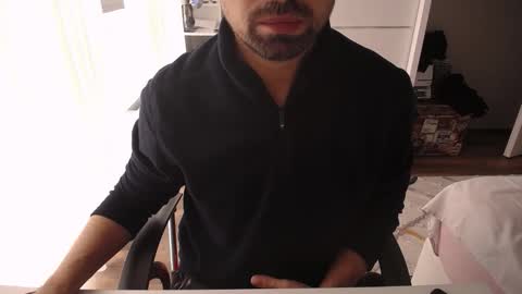 Snapshot of x_____0_____x chatting on 15, 10, 2025 Mr. Lonely online show from 15, 10, 2025