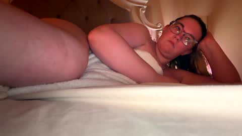 Snapshot of x_dreamgirl_x chatting on 17, 5, 2026 Mariah online show from 17, 5, 2026
