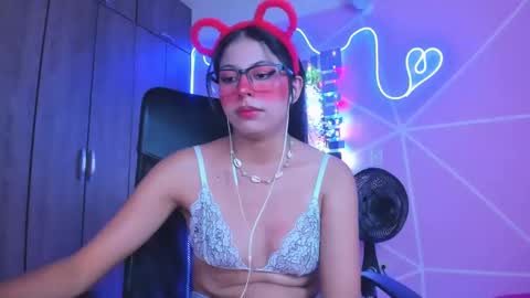 Snapshot of xallysonx_ chatting on 4, 2, 2025 XALLYSONX online show from 4, 2, 2025