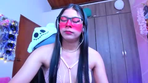 Snapshot of xallysonx_ chatting on 19, 10, 2025 XALLYSONX online show from 19, 10, 2025