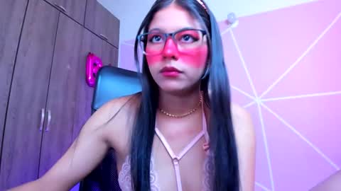 Snapshot of xallysonx_ chatting on 22, 11, 2025 XALLYSONX online show from 22, 11, 2025