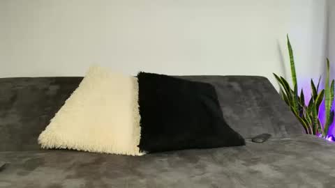 Snapshot of xander743 chatting on 4, 12, 2025 Xander online show from 4, 12, 2025