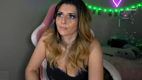 Snapshot of xclusivesecrets chatting on 4, 3, 2025 spoil me here online show from 4, 3, 2025