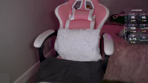 Snapshot of xclusivesecrets chatting on 6, 3, 2025 spoil me here online show from 6, 3, 2025