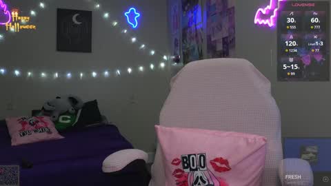 Snapshot of xclusivesecrets chatting on 12, 10, 2025 spoil me here online show from 12, 10, 2025