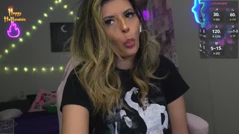 Snapshot of xclusivesecrets chatting on 17, 10, 2025 spoil me here online show from 17, 10, 2025