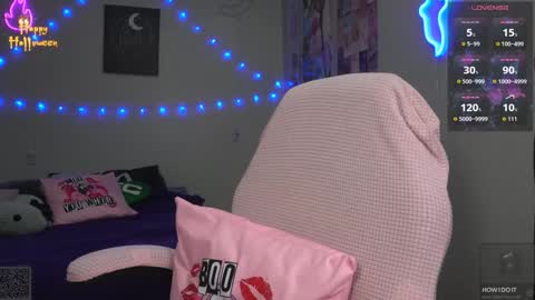 Snapshot of xclusivesecrets chatting on 23, 10, 2025 spoil me here online show from 23, 10, 2025