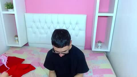 Snapshot of xcoupleplayxx chatting on 3, 5, 2026 xcoupleplayxx online show from 3, 5, 2026