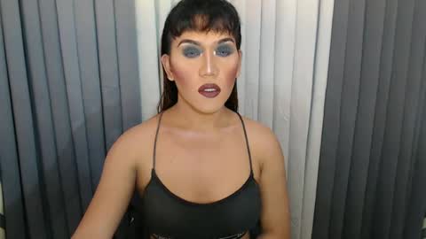 GWEN THOMPSON .......   online show from 15, 12, 2024