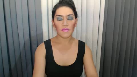 GWEN THOMPSON .......   online show from 25, 12, 2024