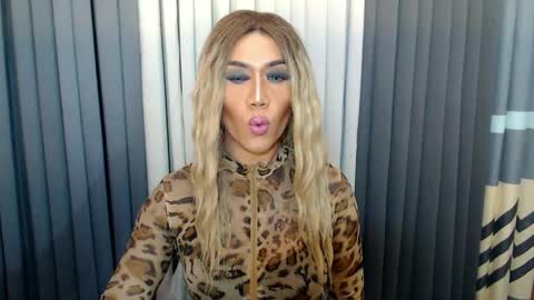 GWEN THOMPSON .......   online show from 15, 2, 2025