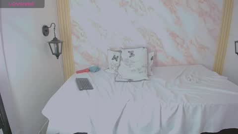 XiomyFox online show from 22, 4, 2026