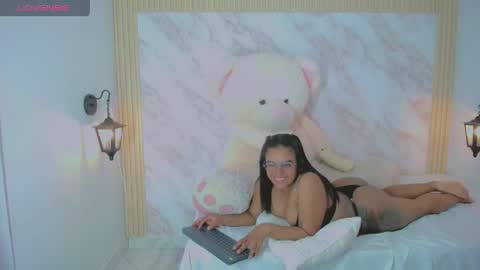 XiomyFox online show from 4, 5, 2026