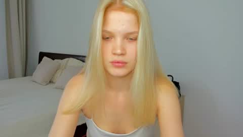 Snapshot of xloe_queen chatting on 24, 6, 2026 Chloe online show from 24, 6, 2026