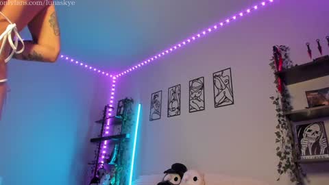 Snapshot of xlunaskye chatting on 6, 1, 2026 online show from 6, 1, 2026