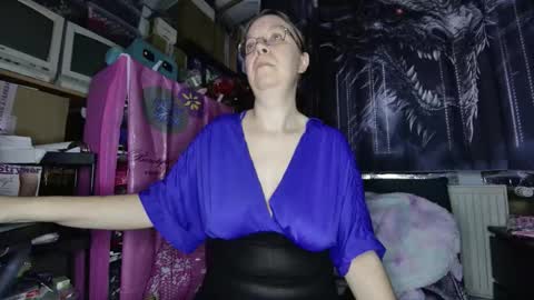 xnicetitsx online show from 16, 12, 2025