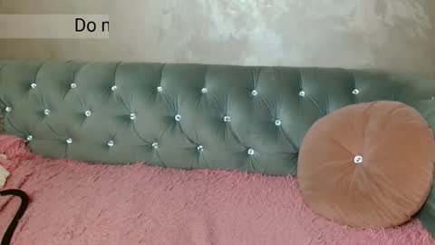 Snapshot of xqueencarox chatting on 23, 9, 2025 xqueencarox online show from 23, 9, 2025