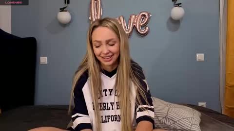 Snapshot of xsexycouples chatting on 1, 3, 2025 AnnaMaee online show from 1, 3, 2025