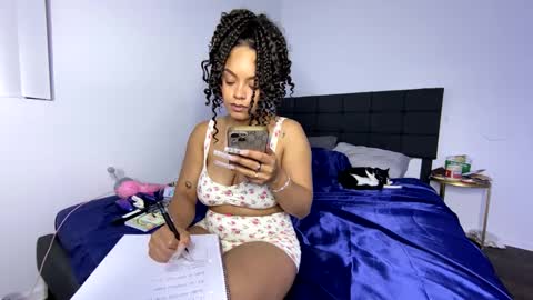 xStarGazingx online show from 8, 2, 2025