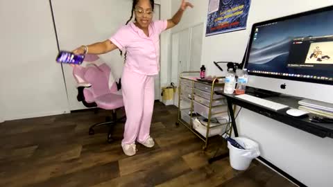 xStarGazingx online show from 10, 9, 2025