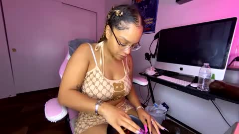 xStarGazingx online show from 13, 9, 2025