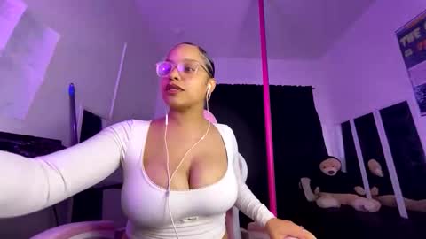 xStarGazingx online show from 23, 4, 2026