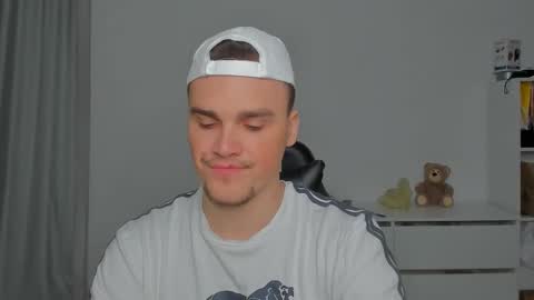 Snapshot of xx_raul_xx_ chatting on 29, 11, 2025 raul online show from 29, 11, 2025