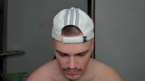 Snapshot of xx_raul_xx_ chatting on 3, 4, 2026 raul online show from 3, 4, 2026