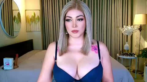 Snapshot of xxbedroombeautyxx chatting on 30, 9, 2025 MISS NATALIA online show from 30, 9, 2025