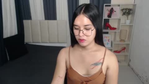 CHLOES ROOM online show from 10, 10, 2025