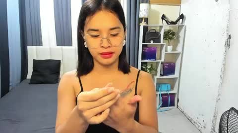 CHLOES ROOM online show from 5, 6, 2026