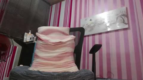 xxrowenatastycockforyouxx online show from 3, 10, 2025