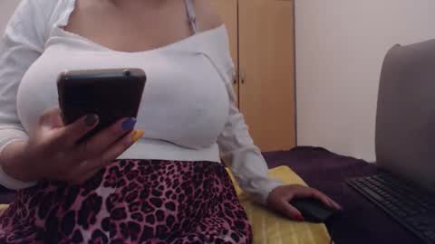 Snapshot of xxxbustybabe27x chatting on 14, 10, 2025 Ayanda online show from 14, 10, 2025