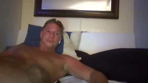 Snapshot of xxxelentdick chatting on 22, 10, 2025 deeeeznutz online show from 22, 10, 2025