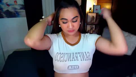 Snapshot of xxxgiganticoliviacummerxxx chatting on 23, 12, 2024 OLIVIA online show from 23, 12, 2024