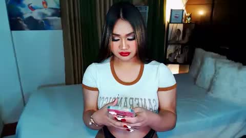 Snapshot of xxxgiganticoliviacummerxxx chatting on 12, 1, 2025 OLIVIA online show from 12, 1, 2025