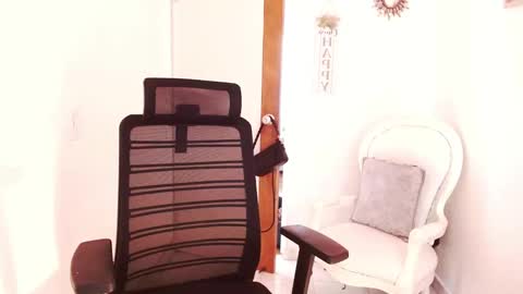 Snapshot of xxxsweetandhornyxxx chatting on 7, 10, 2025 dolcesasha online show from 7, 10, 2025