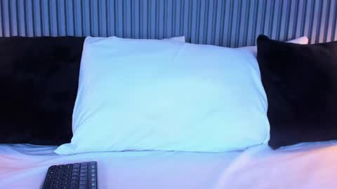 Snapshot of yalezka_ chatting on 7, 5, 2026 Yalezka online show from 7, 5, 2026