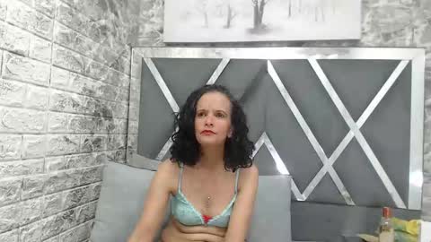 Snapshot of yanetrose chatting on 2, 11, 2025 yanetrose online show from 2, 11, 2025